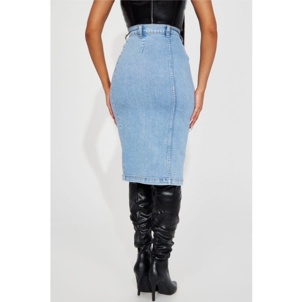 Fashion Nova Denim Midi Skirt Size 1 XL - Picture 3 of 15